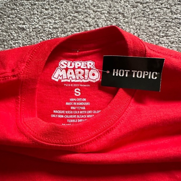 Men’s Mario and Yoshi Tee - Picture 4 of 4